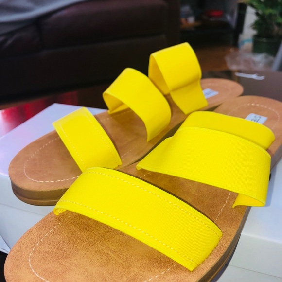 Cute Steve Madden Yellow Sandals! - Picture 2 of 8